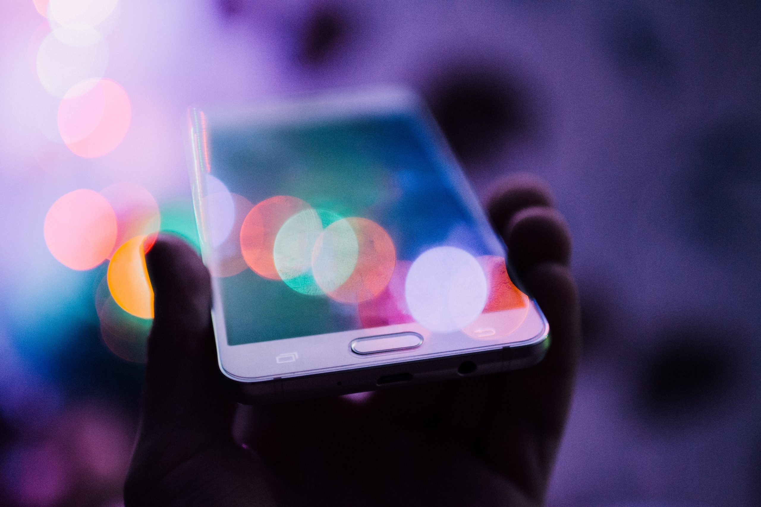 O papel das plataformas digitais no combate a violência contra os acompanhantes
